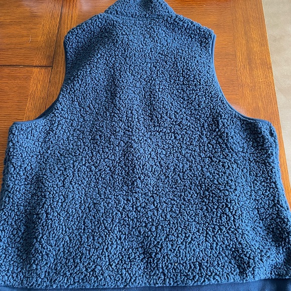 Fuzzy Navy Blue Vest Woman’s 2X - Picture 3 of 3